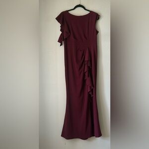 Burgundy Long dress. Size large.  Never worn. New with tags